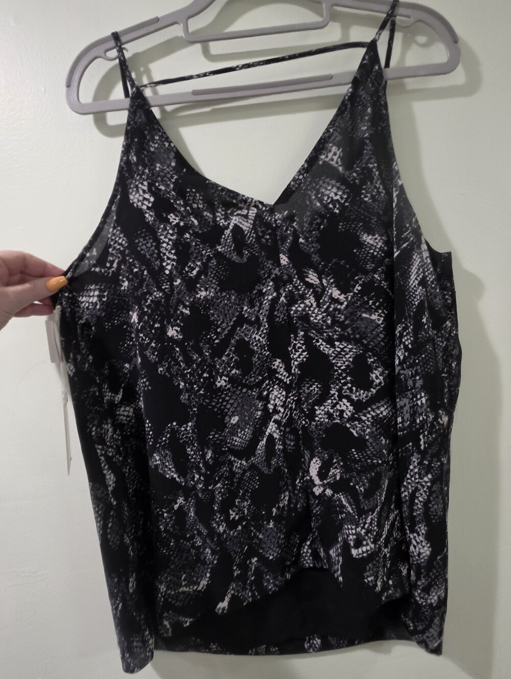 1 STATE Black Snakeskin V-Neck Cami Adjustable Straps L. - Picture 6 of 7